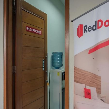 Reddoorz Plus Near Semanggi Джакарта Екстериор снимка