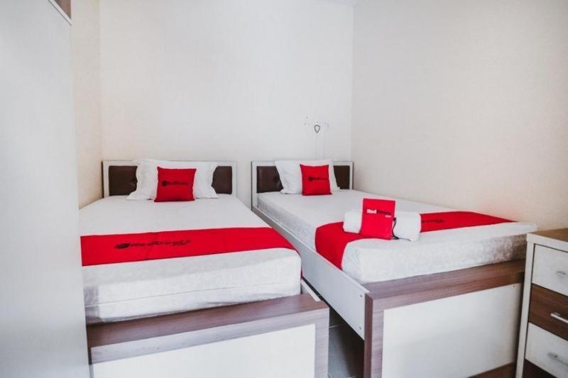 Reddoorz Plus Near Semanggi Джакарта Стая снимка
