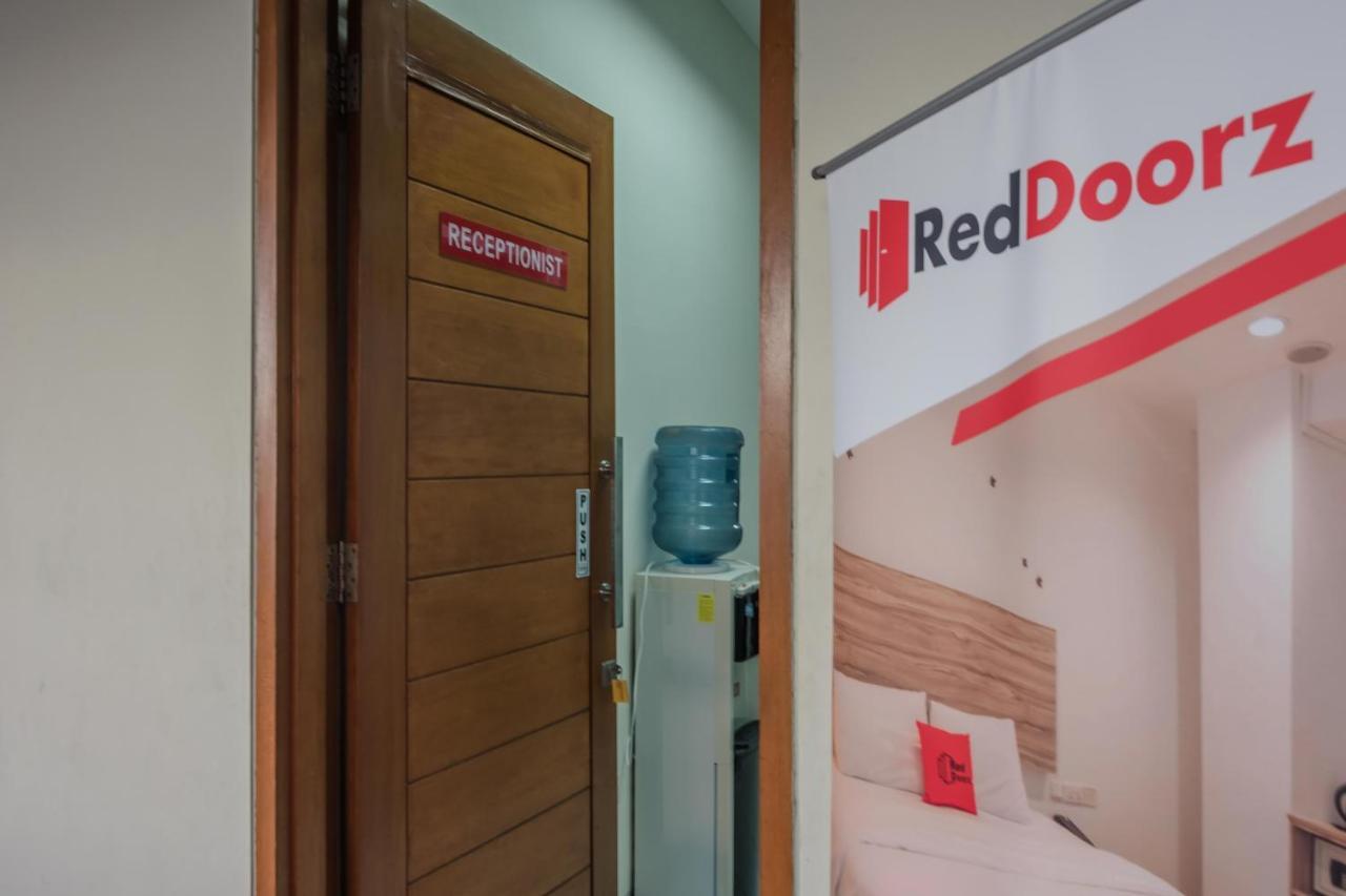 Reddoorz Plus Near Semanggi Джакарта Екстериор снимка