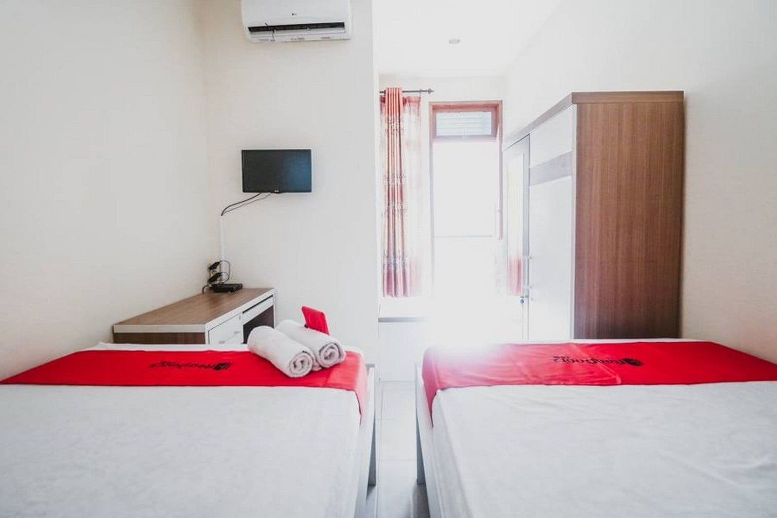 Reddoorz Plus Near Semanggi Джакарта Екстериор снимка