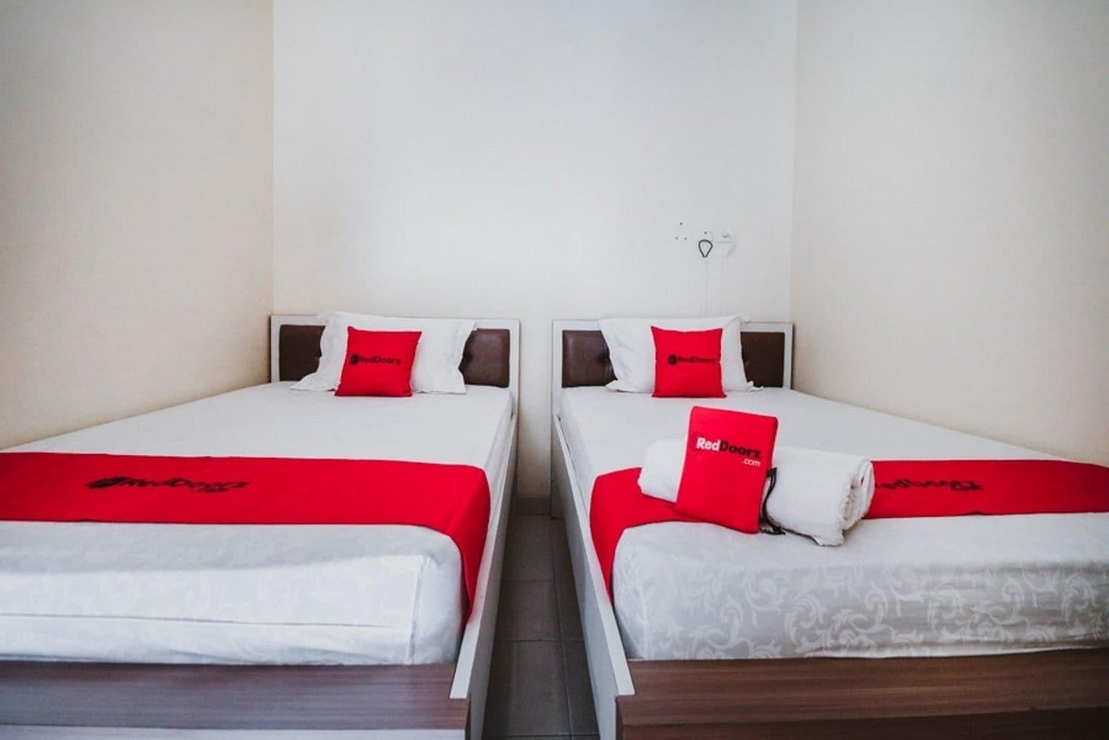 Reddoorz Plus Near Semanggi Джакарта Екстериор снимка