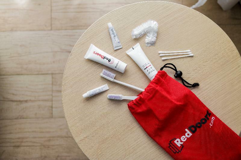 Reddoorz Plus Near Semanggi Джакарта Екстериор снимка